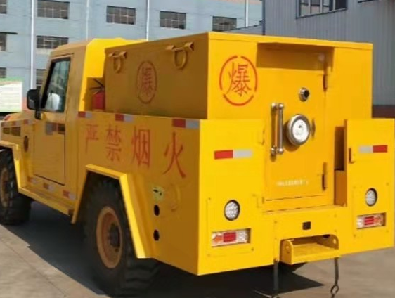 加茂镇凯龙爆破器材运输车：保障爆破任务的安全运行