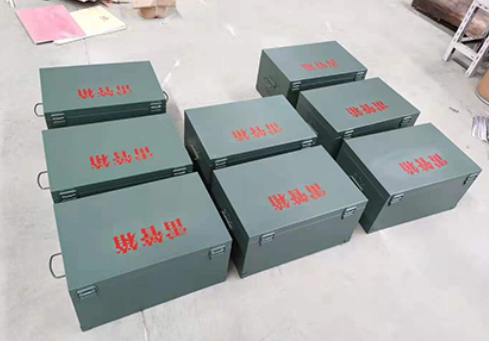 加茂镇炸药箱和雷管箱一般是怎么存放的？