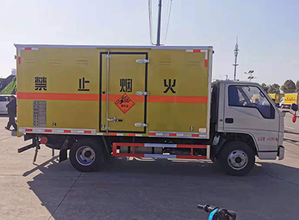 加茂镇爆破器材运输车技术升级与安全合规新趋势